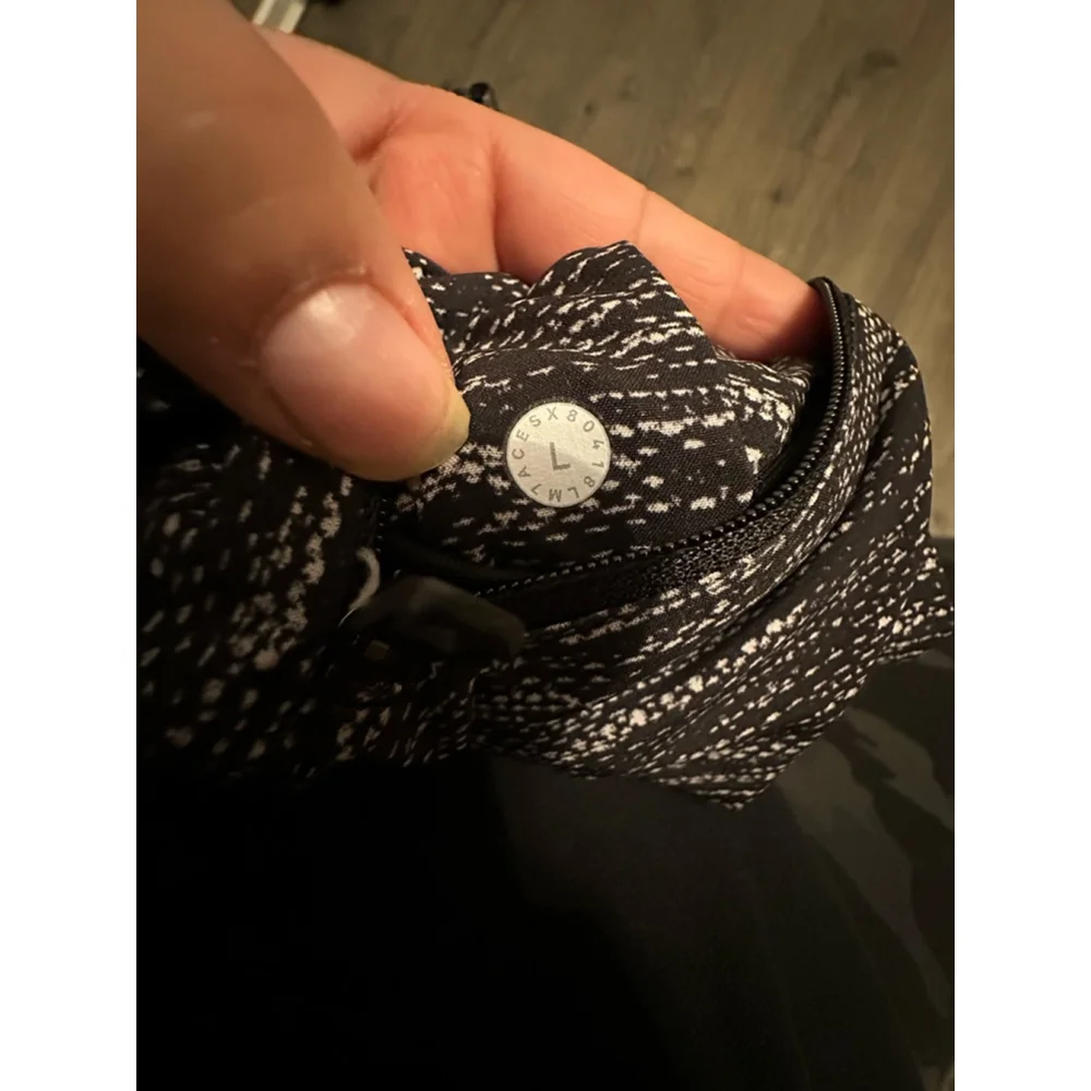 Men’s lululemon shorts - Picture 5 of 5